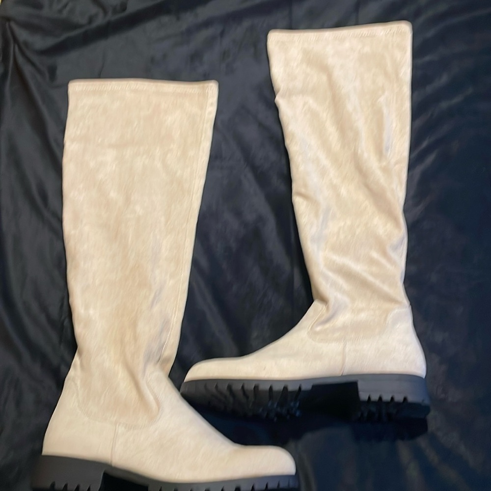 Knee high high suede boots